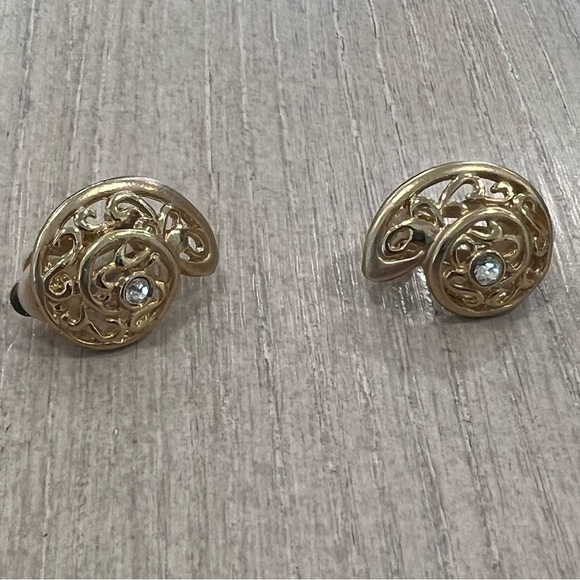 Gold Tone Sea Shell Faux Diamond Clip Earrings Womens Jewelry - Picture 1 of 2